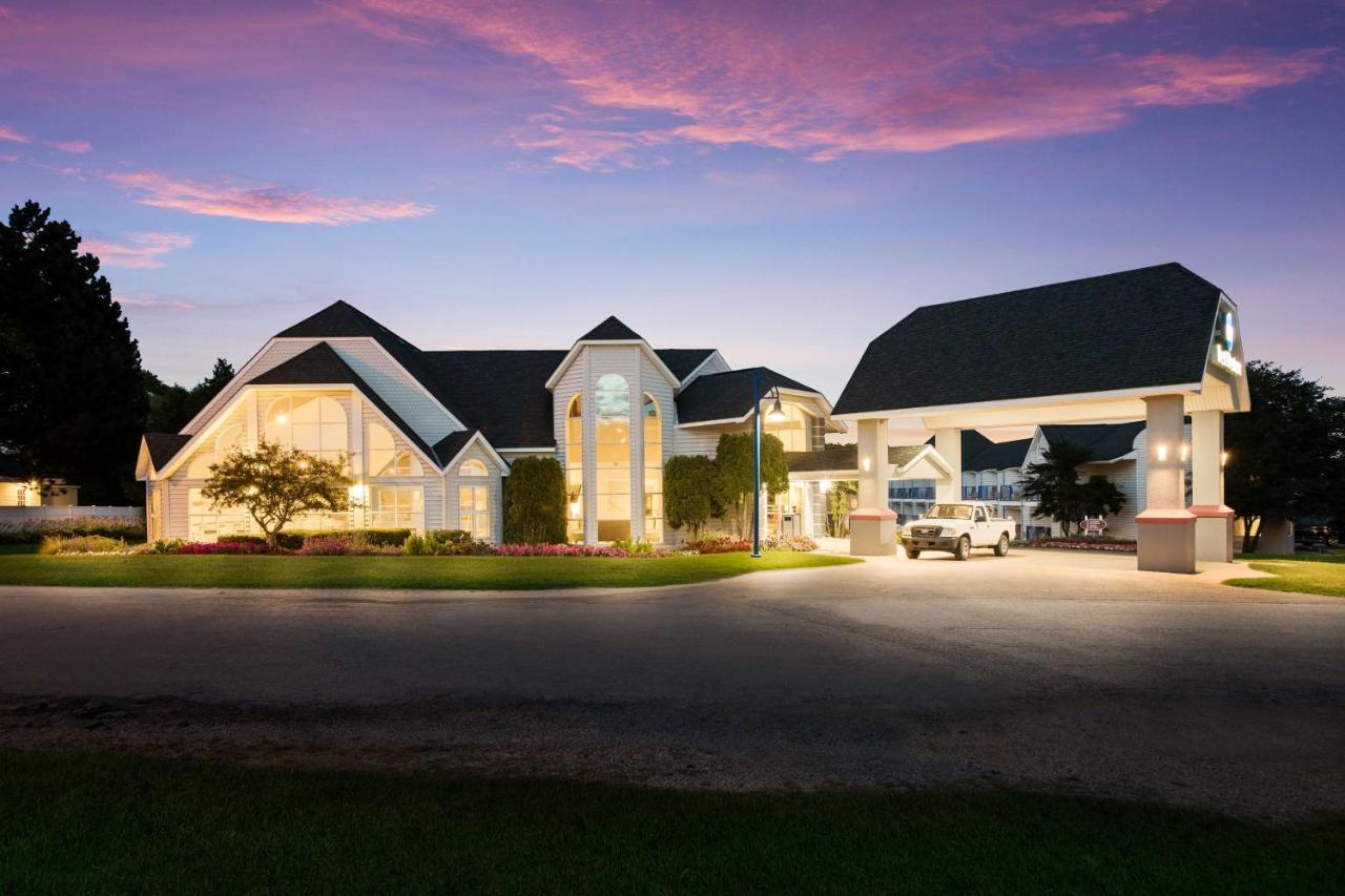 Best Western Harbour Pointe Lakefront Saint Ignace Exterior foto